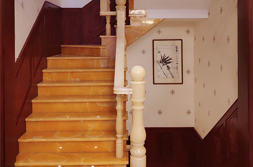 望牛墩镇中式别墅室内汉白玉石楼梯的定制安装装饰效果